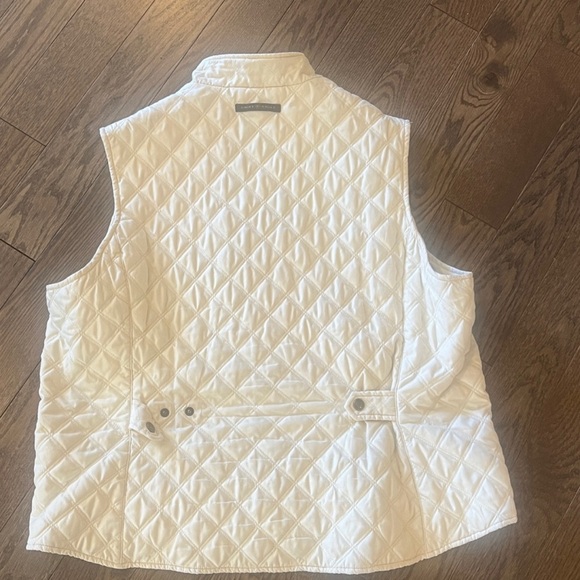 Beautiful Ariat quilted vest elegant cream! layering piece floral lining classic - Picture 4 of 10